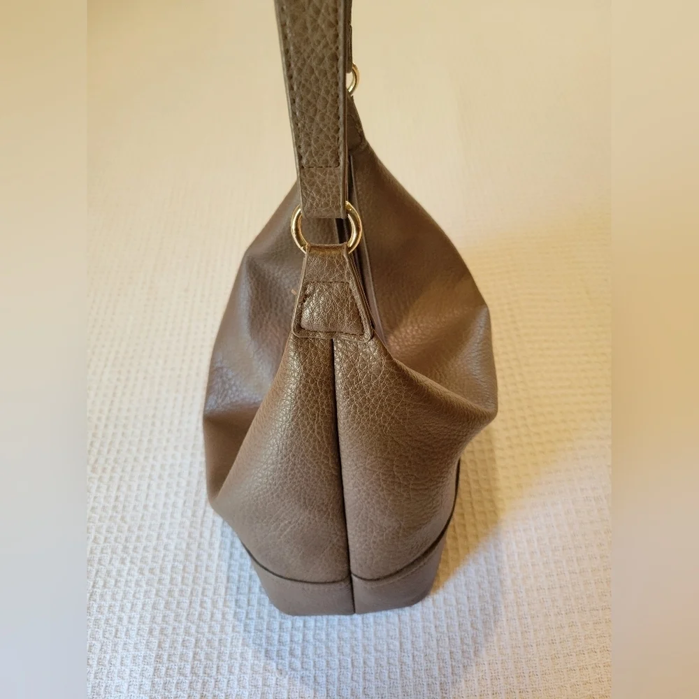 Isaac Mizrahi Brown Leather Shoulder Bag